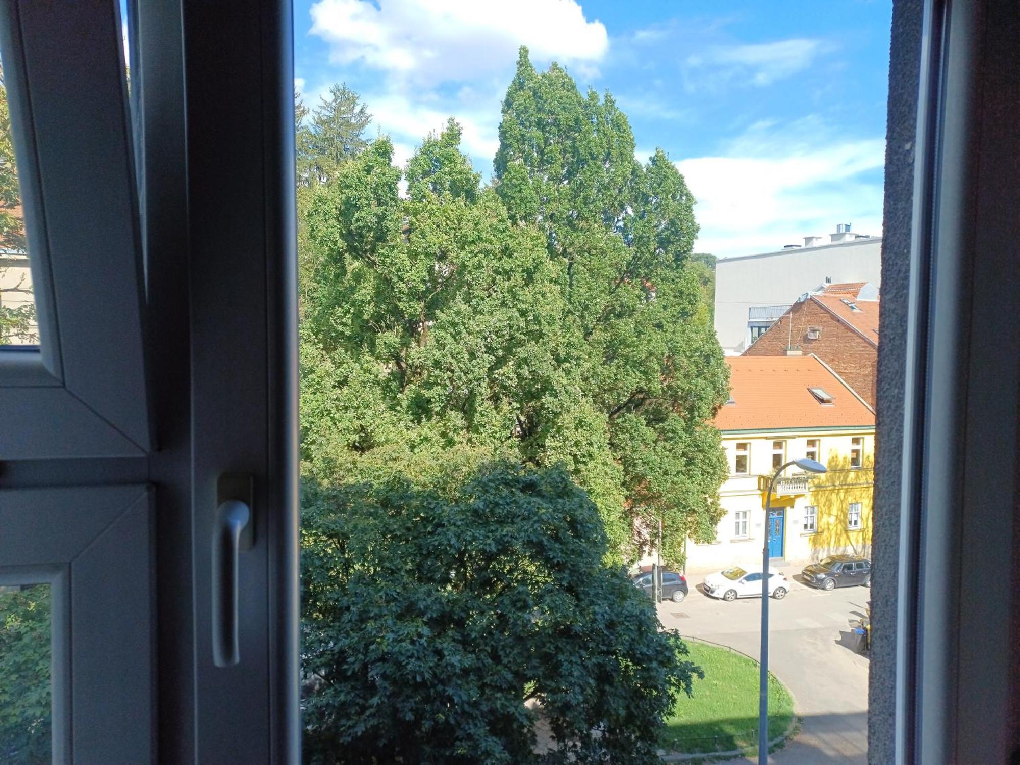 Mali Plac Apartment Zagreb Bagian luar foto
